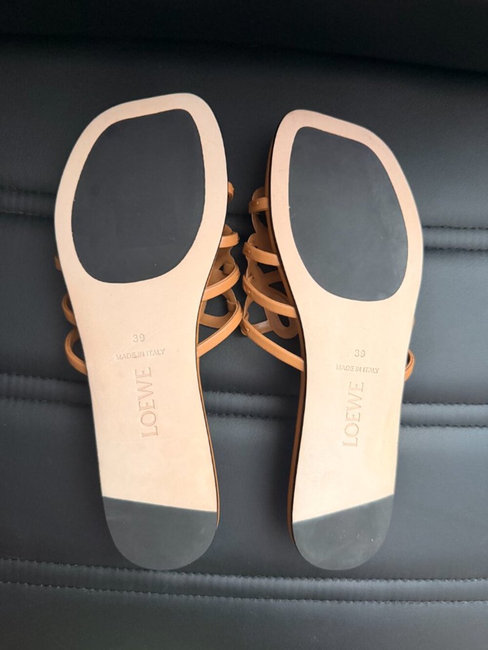 Loewe Petal Anagram Slide 8 - Picture 3 of 6